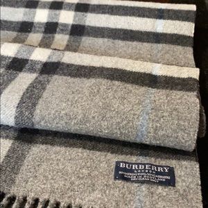 Burberry London Grey Scarf. 100% Authentic